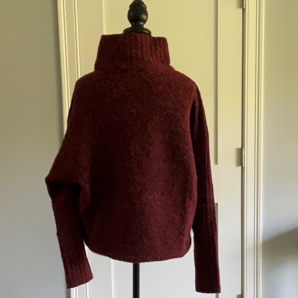 Womens Max Studio Sweater - Picture 3 of 6